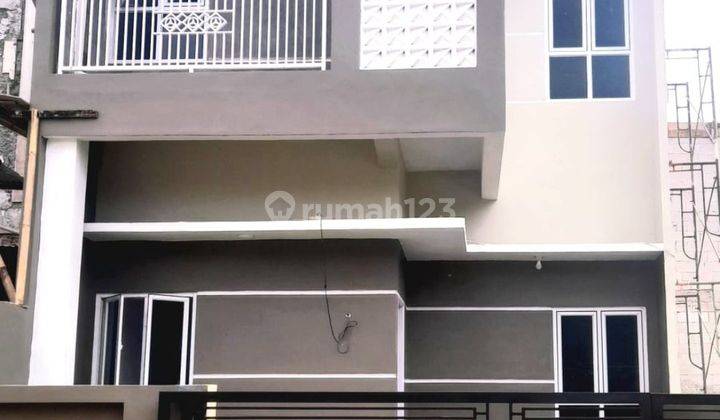 Rumah nempel mall cinere . Rs dan MRT lebak bulus 1