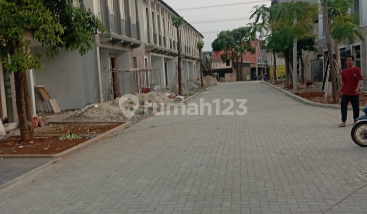 Ready-to-Live House 10 Minutes to MRT Lebak Bulus, No Additional Costs 2