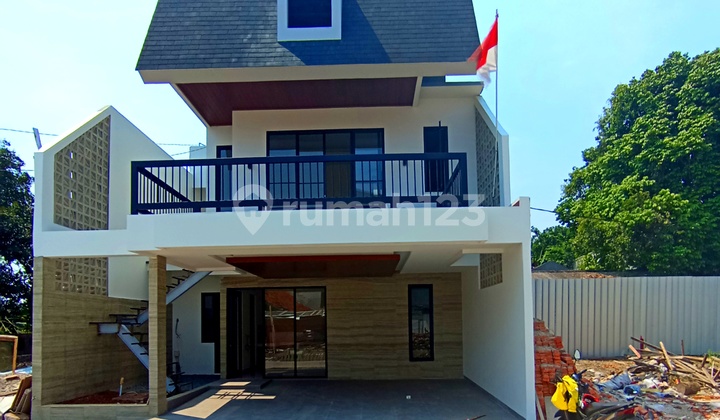 Very Beautiful House in Jagakarsa Near Toll Road and KRL Station 2