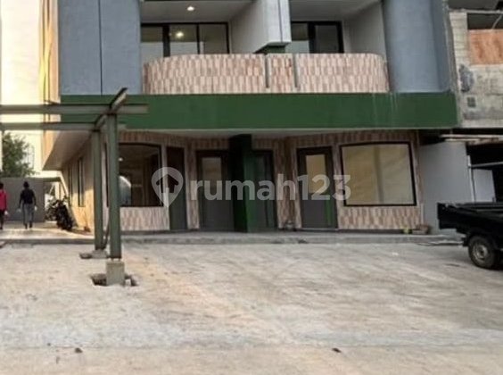 Luxury Shophouse in a Bustling Area of South Jakarta, Near Tbsimatupang 2