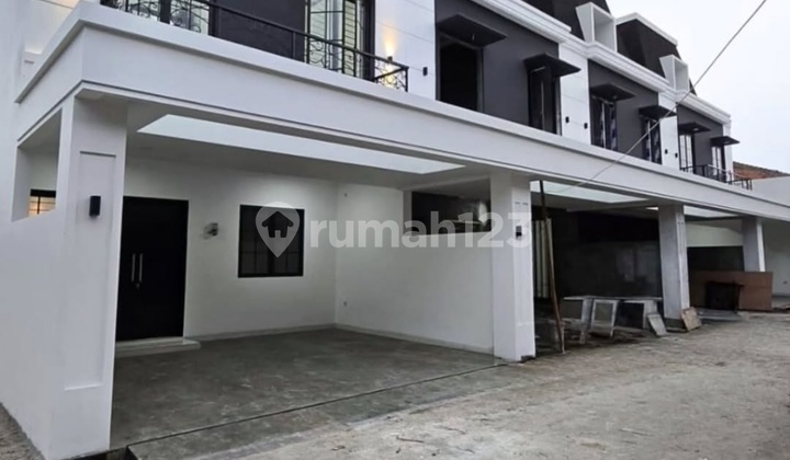 Classic Luxury House 10 Minutes to LRT Pancoran 2