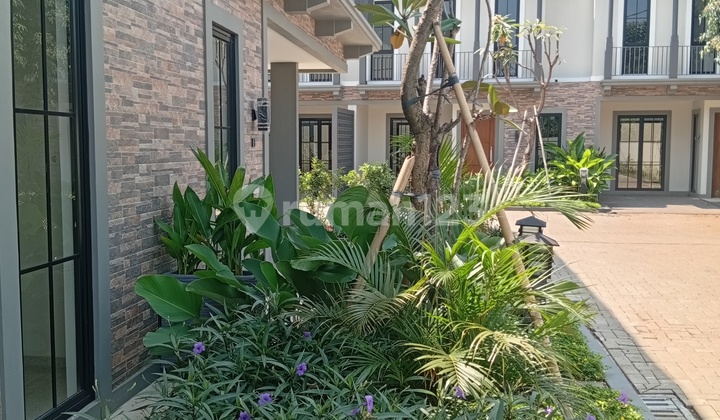 Rumah Hook Sangat Cantik 10 Menit Saja ke MRT Lebakbulus Rumah Hook Sangat Cantik 10 Menit Saja ke MRT Lebakbulus