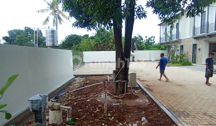 Front Park Corner House Closest to Lebakbulus MRT 2