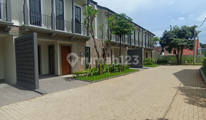 Rumah Rasa Risort Mewah di Perbatasan Lebakbulus MRT 2