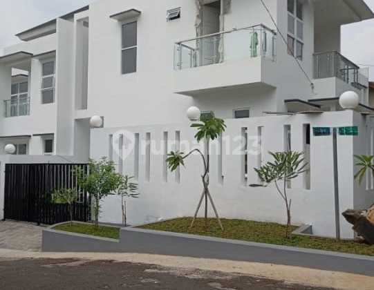 Spacious Hook House Very Close to MRT Lebak Bulus 2