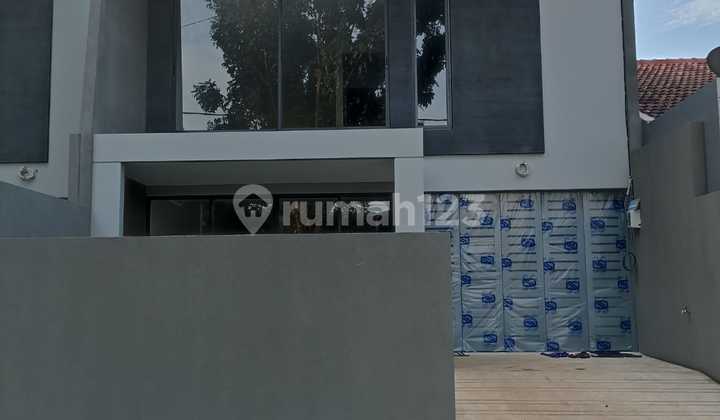Rumah Luas Open Space Dalam Komplek Cinere Nempel Jaksel