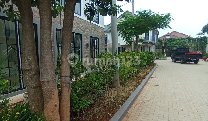 Hook House Bonus Large Garden Adjacent to Lebakbulus MRT 2