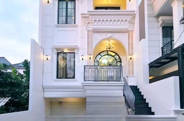 Luxury House in Jagakarsa, South Jakarta, Within a Complex