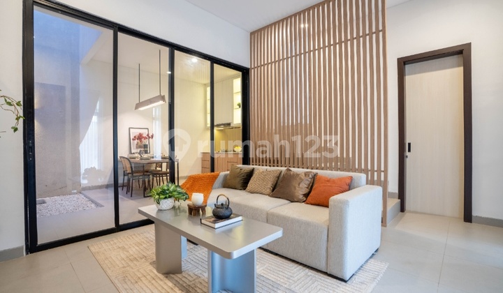 Beautiful, Very Comfortable House Ready to Occupy Near South Jakarta 2