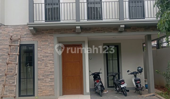 Affordable Luxury House 10 Minutes to MRT Lebak Bulus