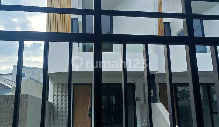 Rumah Modern Siap Huni 20 Menit ke MRT Lebakbulus