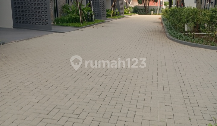 Rumah Luas Cantik 10 Menit ke MRT Lebakbulus Rumah Luas Cantik 10 Menit ke MRT Lebakbulus