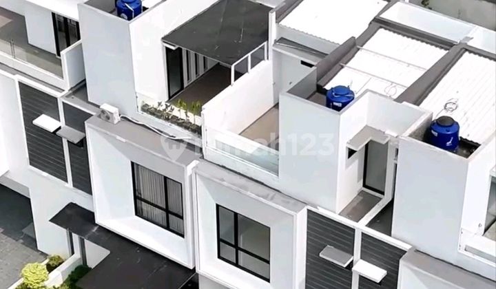 Rumah Rooftop Cantik 10 Menit ke MRT Lebakbulus