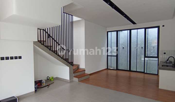 Rumah Cantik Siap Huni Hanya 20 Menit MRT Lebakbulus Rumah Cantik Siap Huni Hanya 20 Menit MRT Lebakbulus