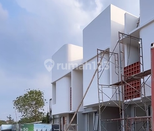 Rumah Nempel Jaksel Khusus untuk Keluarga Muda Rumah Nempel Jaksel Khusus untuk Keluarga Muda