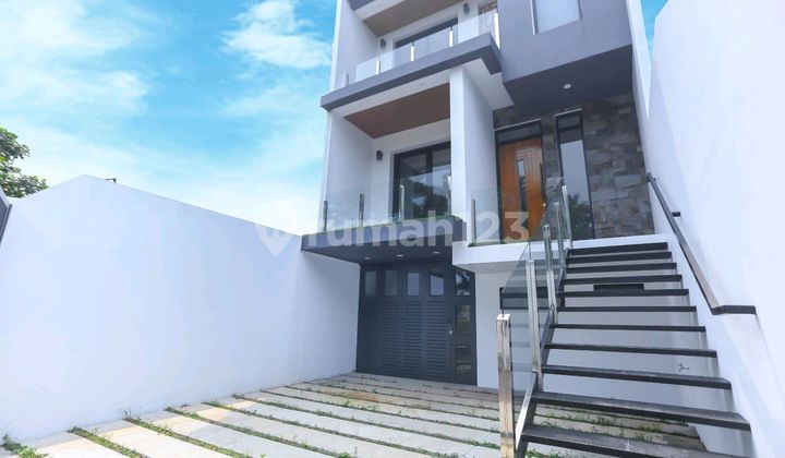 For Sale Luxury House In Bukit Golf Cimanggis Nice House Certificate of Ownership in Arcadia Cluster, Bukit Golf Riverside Housing, Arcadia Raya Street, Bojong Nangka, Gunung Putri, Bogor, West Java, Indonesia, 16963, Cibubur