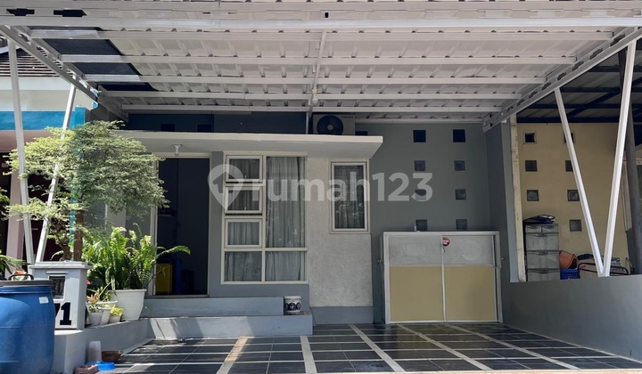 Rumah Modern 2,5 Lantai di The Address Cibubur