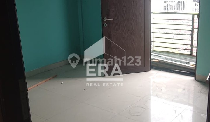 Quick Sale! Shop House on Bekasi Main Road - Can be Divided into 2 Units, Double Income Potential! 2