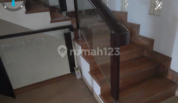 Turun Harga Rumah Mewah 3.5 Lantai, Bangunan 440 M² Siap Huni, Lokasi Premium di Jakarta Bara 2