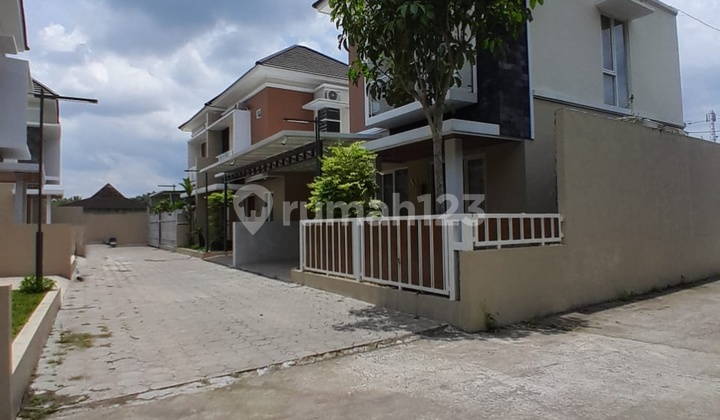 Rumah Baru Selatan Candi Prambanan Yogyakarta