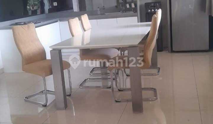 For Rent House PIK Crown Golf 2.5 Floors Furnished Size 300m² Facing Park in North Jakarta 2