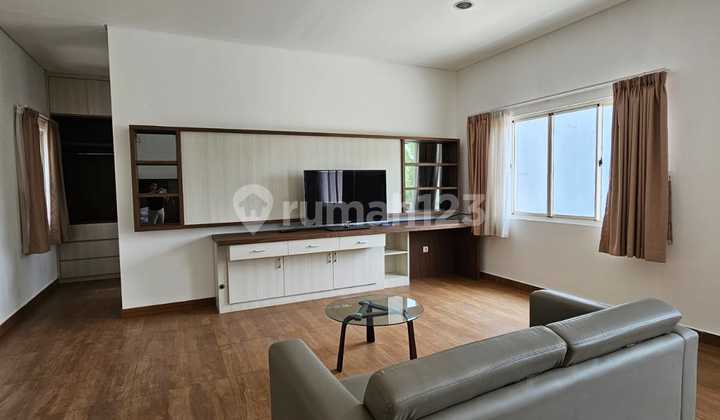 Disewa Rumah PIK Crown Golf 2Lt Furnished Uk300m² at Jakarta Utara
 2