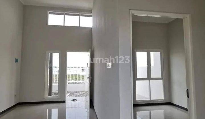 Rumah Baru free semua biaya KPR 100% dan Berlokasi 5 menit ke Merr dan Tol Tambak Sumur 3