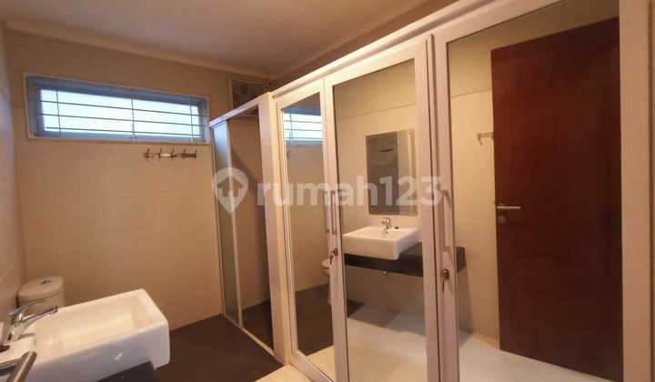 Dijual Rumah Semi Furnished di Cluster Premier Park 2 Modernland, Tangerang 2