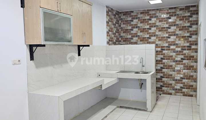 Dijual Rumah 2 Lantai di Taman Royal 1, Tangerang 2