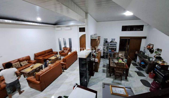 Dijual Rumah Semi Furnished di Taman Royal 2, Tangerang 2