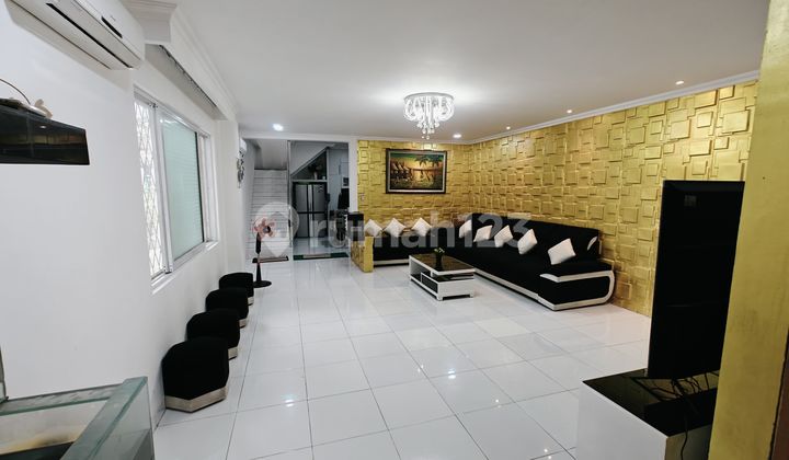 For Quick Sale: 3-Story House in Taman Royal 2 Cipondoh, Tangerang