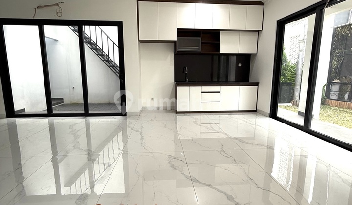 Dijual Rumah 3 Lantai Desain Klasik The Icon Bsd, Tangerang Selatan 2