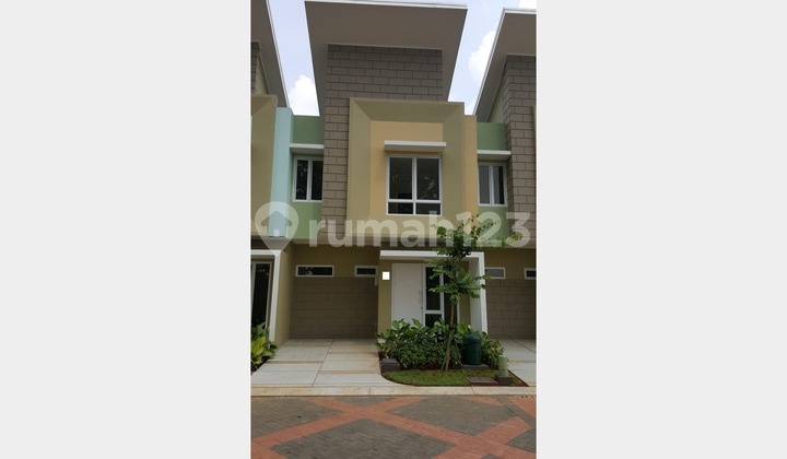 For Sale House with Garden and Lake View in Arcadia Village Gading Serpong, Tangerang