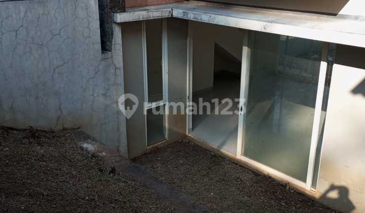HOUSE INSIDE THE TAMAN DAYU HOUSING ESTATE, BULUKANDANG, PRIGEN, PASURUAN, EAST JAVA HOUSE INSIDE THE TAMAN DAYU HOUSING ESTATE, BULUKANDANG, PRIGEN, PASURUAN, EAST JAVA