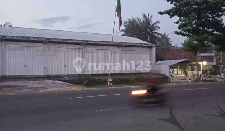 Bangunan Komersial Di Srandakan, Gilangharjo, Pandak, Bantul