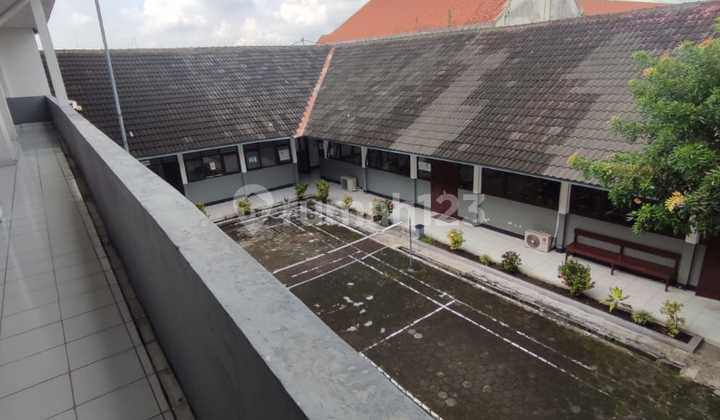 Gedung Sekolah Di Pusat Kota Jogja 9