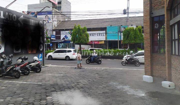 Bangunan Komersil Di Kawasan Bisnis, Depok, Sleman, Jogja 3