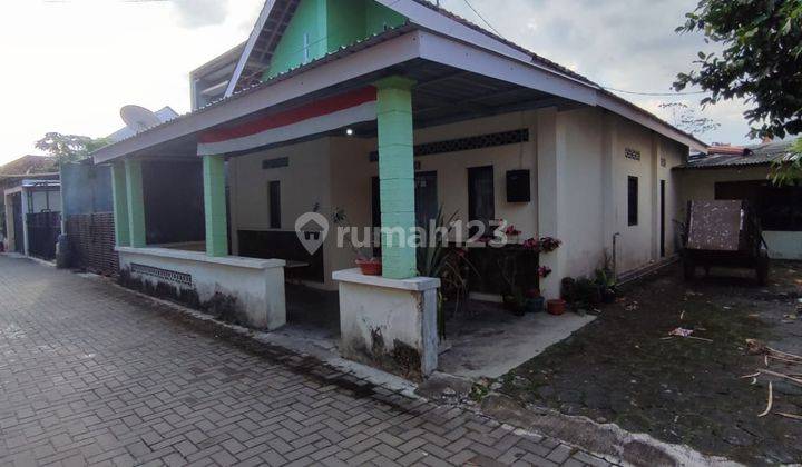 Rumah Bonus Bangunan Dekat Termnial Condong Catur, Depok, Sleman 2