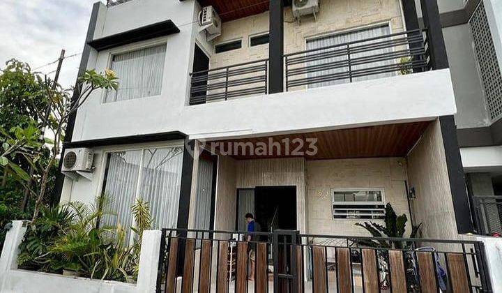 Rumah Modern Kolam Renang Plus Roof Top, Depok, Sleman 1