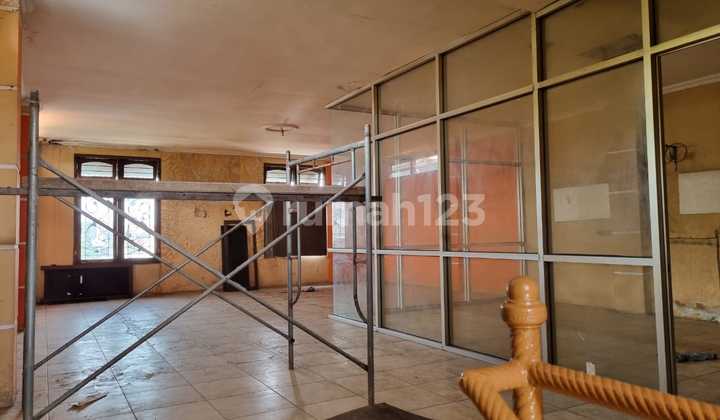 FOR RENT: SHOPHOUSE SUITABLE FOR CAFE BUSINESS, GOWONGAN, JETIS, YOGYAKARTA 2