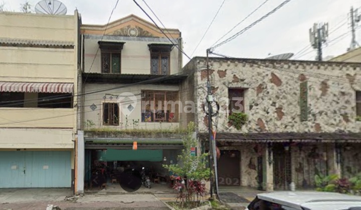 FOR RENT: SHOPHOUSE SUITABLE FOR CAFE BUSINESS, GOWONGAN, JETIS, YOGYAKARTA