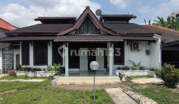 RUMAH KLASIK LUAS DEKAT AMBARUKMO PLAZA, CATUR TUNGGAL, DEPOK, SLEMAN RUMAH KLASIK LUAS DEKAT AMBARUKMO PLAZA, CATUR TUNGGAL, DEPOK, SLEMAN