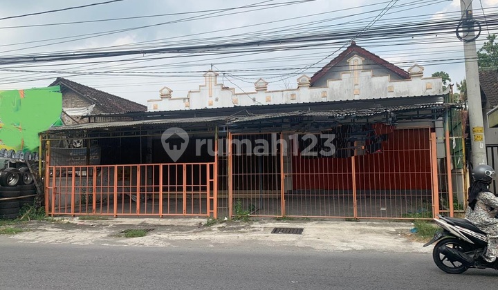FOR RENT: SHOPHOUSE ON JL PARANGTRITIS, TIMBULHARJO, SEWON, BANTUL