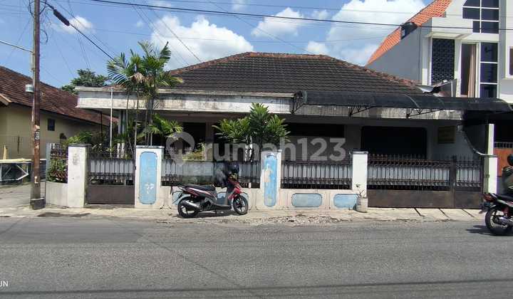 RUMAH KLASIK LOKASI STRATEGIS, KWARASAN, NOGOTIRTO, GAMPING, SLEMAN, JOGJA