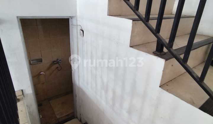 2-Story Attached Shop House in Business Area, Sariharjo, Ngaglik, Sleman 2