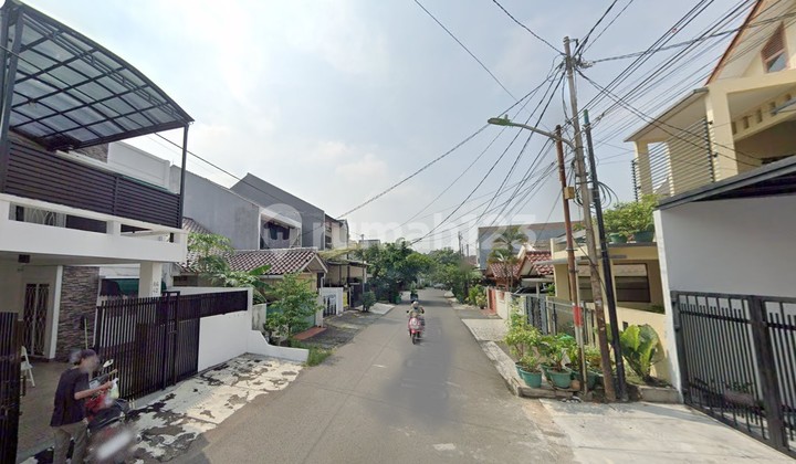 Minimalist House in Bona Indah Housing Estate, Lebak Bulus, Cilandak, South Jakarta 2