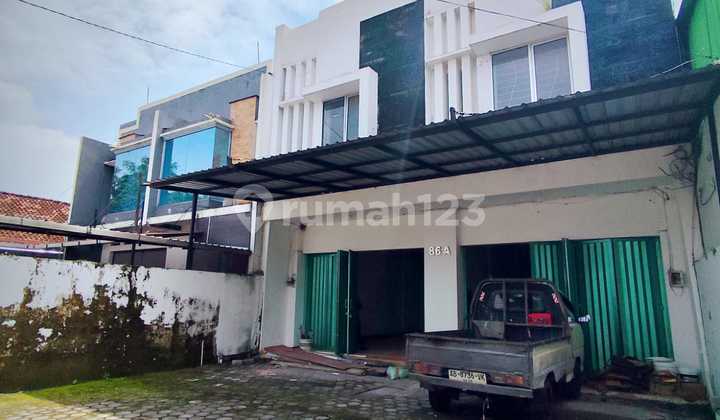 Ruko 2 Lantai Gandeng di Kawasan Bisnis, Sariharjo, Ngaglik, Sleman