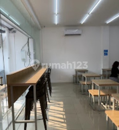 FOR RENT: 3-STORY TERRACED SHOPHOUSE IN BUSINESS AND TOURISM AREA, JETIS, YOGYAKARTA 2