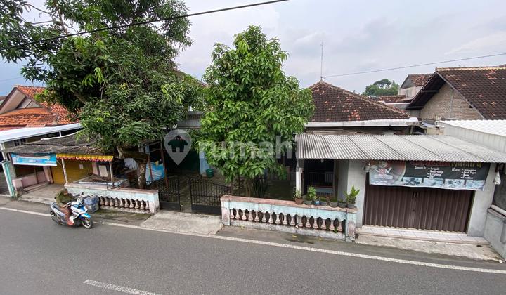 Wide House in the Campus Vicinity Area, Ambarketawang, Gamping, Sleman, Yogyakarta