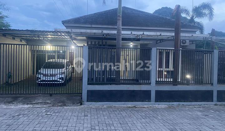 RUMAH COCOK UNTUK KANTOR DAN GUDANG, TRIHANGGO, GAMPING, SLEMAN